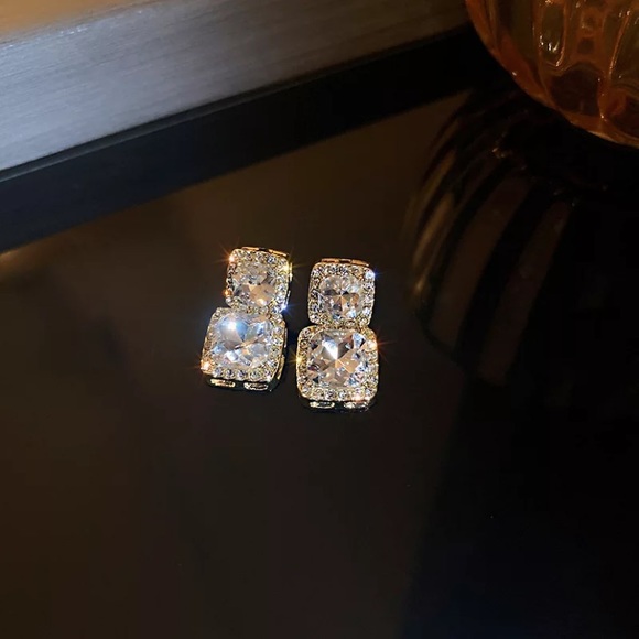 New gorgeous 18k gold plated diamond earrings - Picture 4 of 4